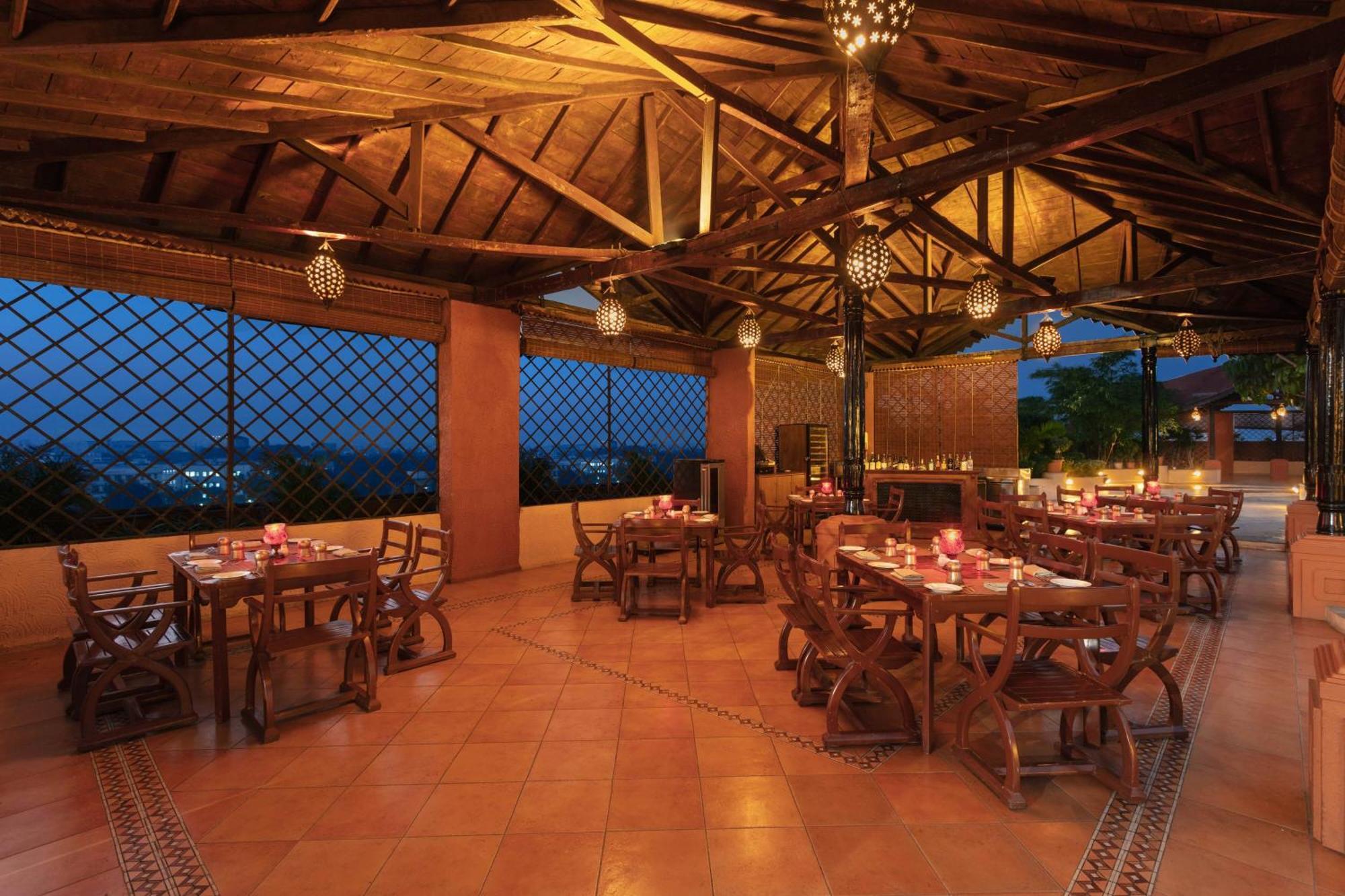 Sheraton Grand Pune Bund Garden Hotel Экстерьер фото