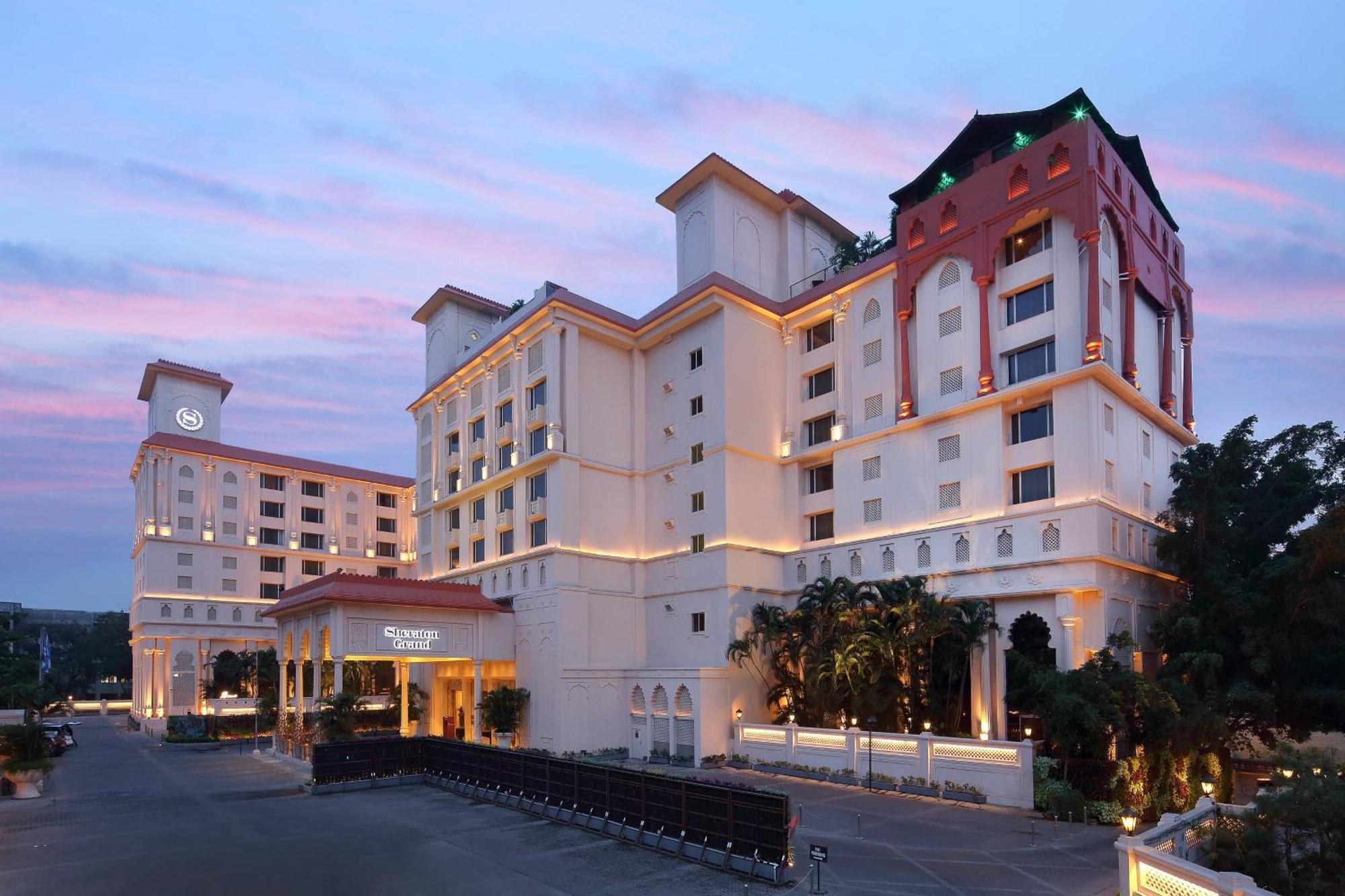 Sheraton Grand Pune Bund Garden Hotel Экстерьер фото