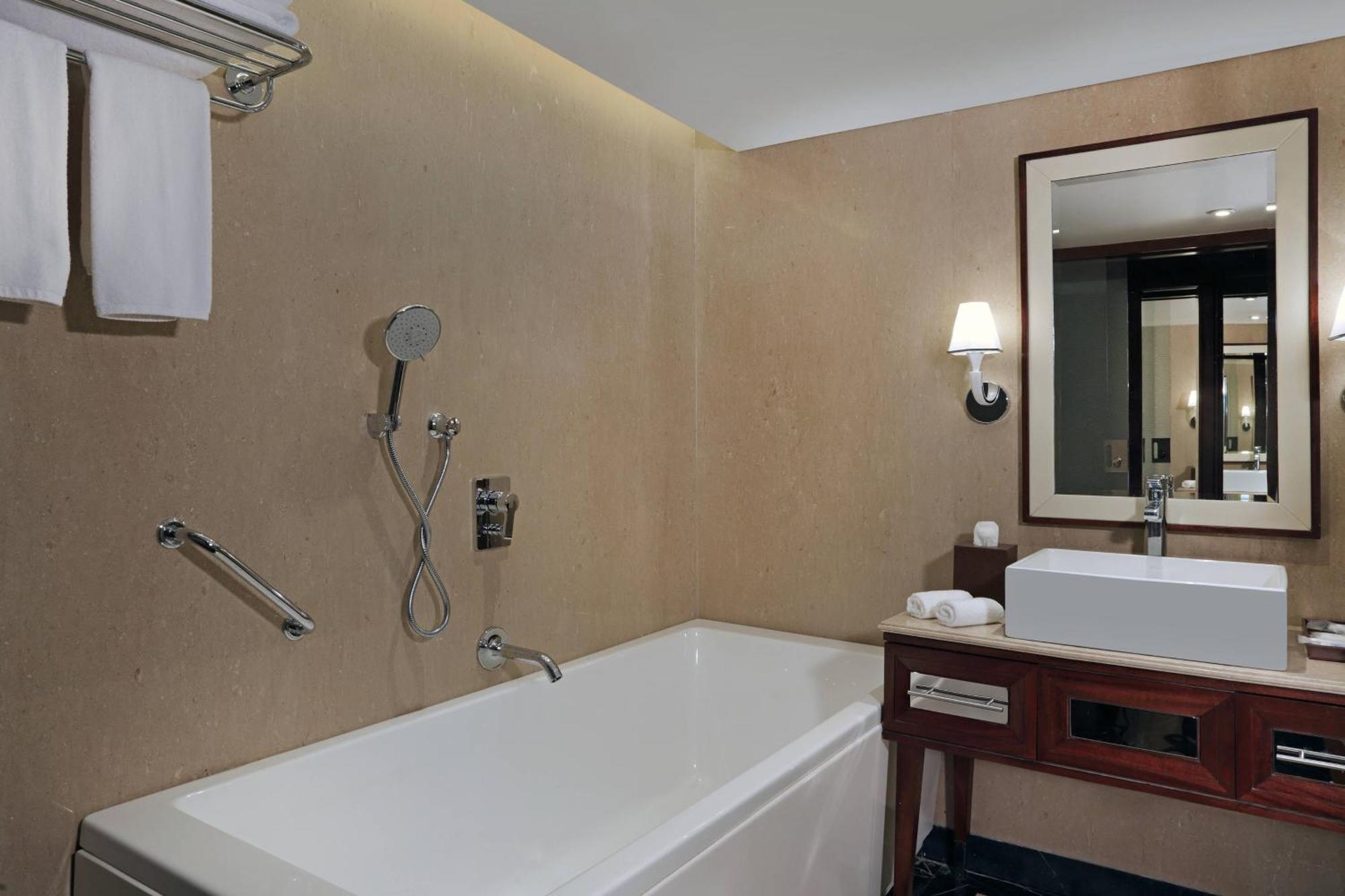 Sheraton Grand Pune Bund Garden Hotel Экстерьер фото