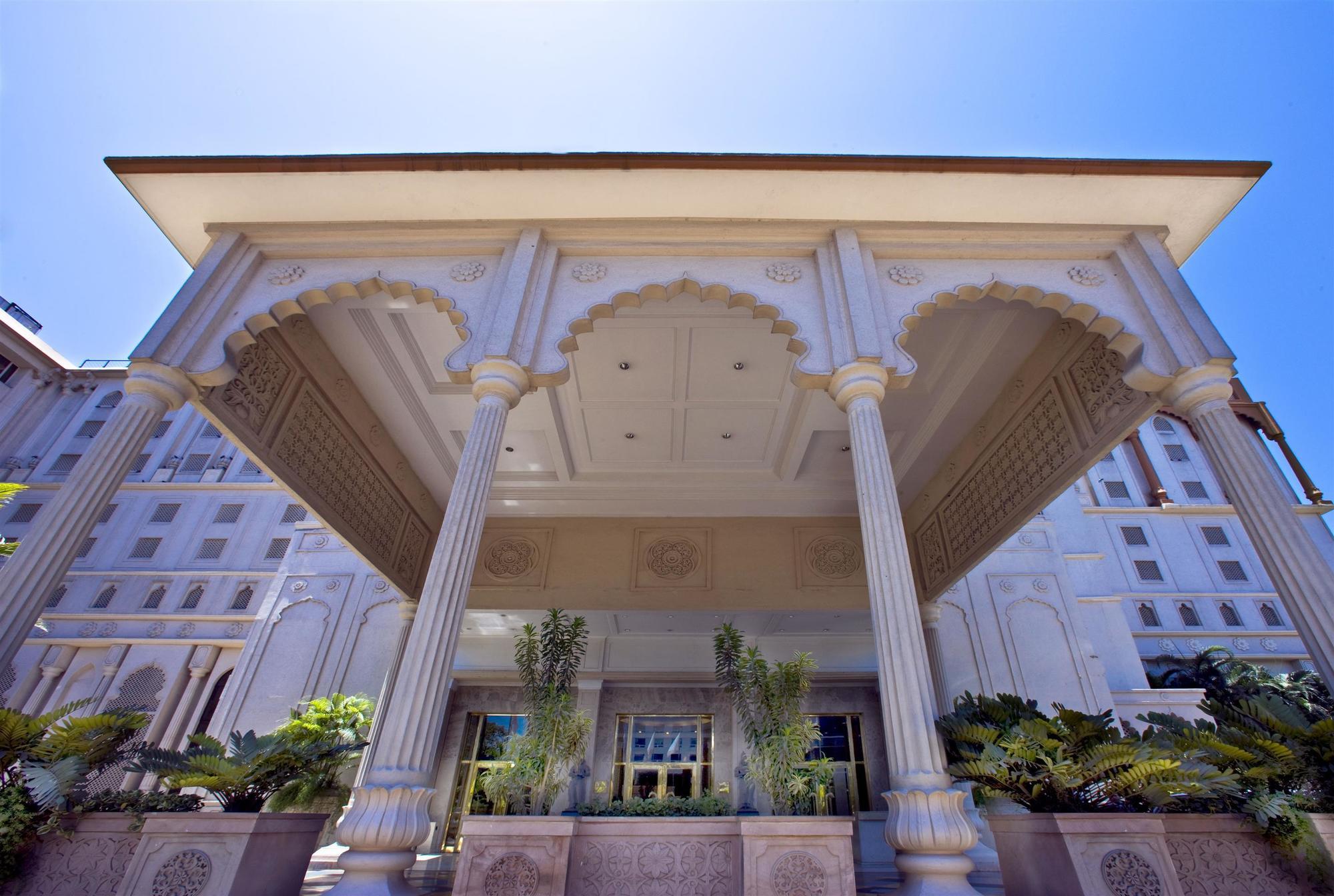 Sheraton Grand Pune Bund Garden Hotel Экстерьер фото